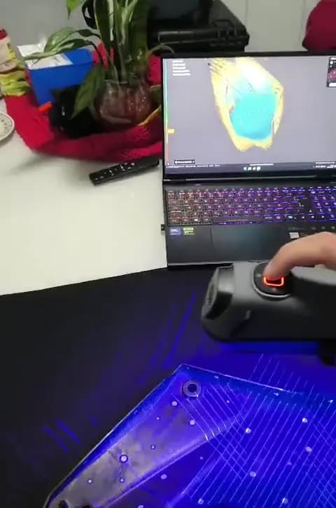 Registro da 3D DiF digitalizando uma peça física com scanner manual